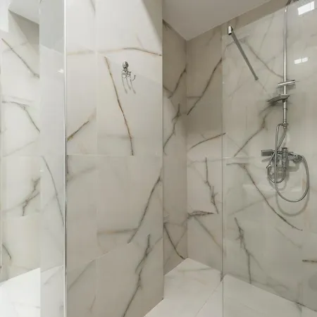 Blue Sensation Brand New In The Main Square 100 Mbs Apartment Durres
